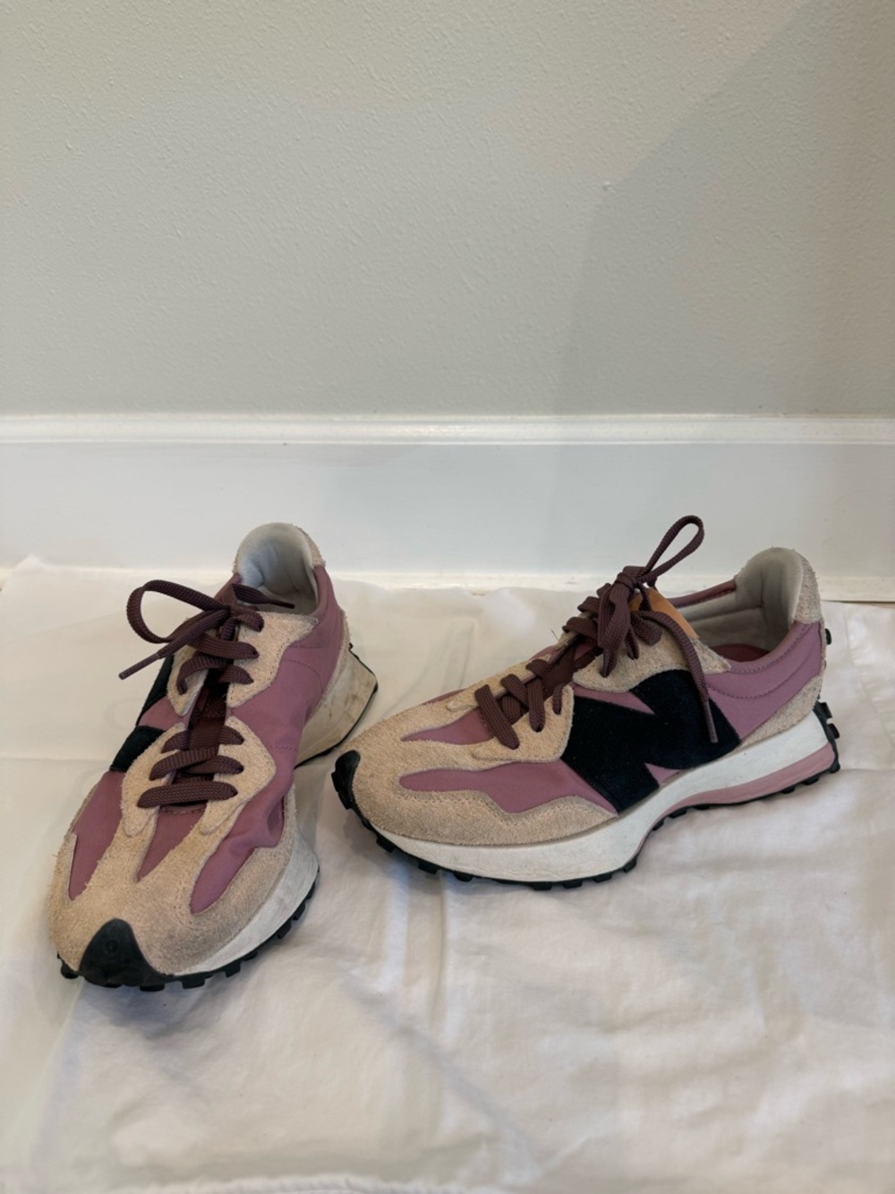 New Balance 327: Women's Pink and Beige Lace-Up Runner Sneakers